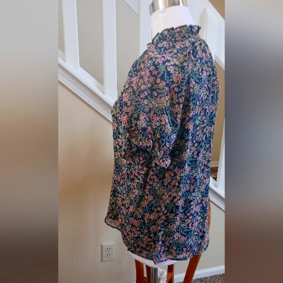 CeCe floral print blouse. Size small. EUC - Picture 4 of 10